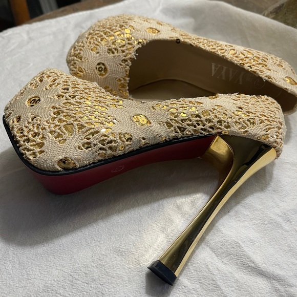 Women’s Size 6.5 YaYa Platform Creme and Gold Pumps 5” heel NEW! - Picture 2 of 7